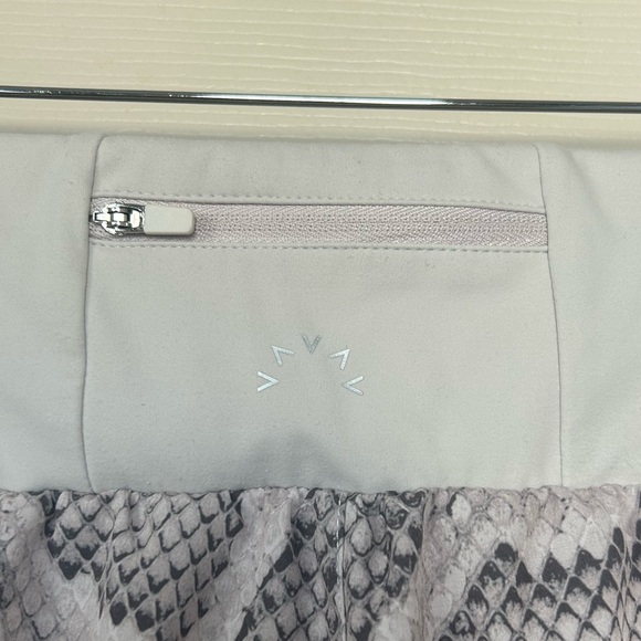 VARLEY High Waist Derby Alabaster Python Snake Print Gym Running Shorts XL - Picture 6 of 16